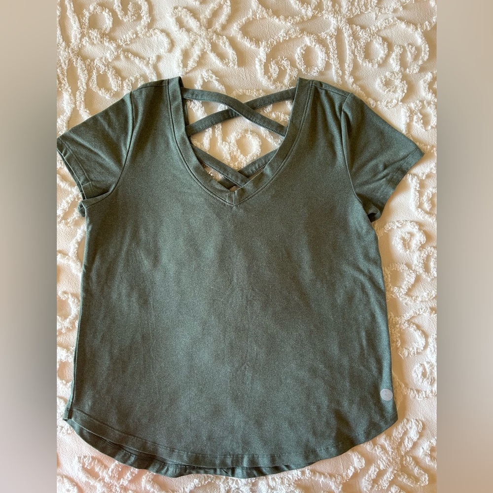 Threads  4 Thought green t-shirt, short sleeve, cross cross back, size M